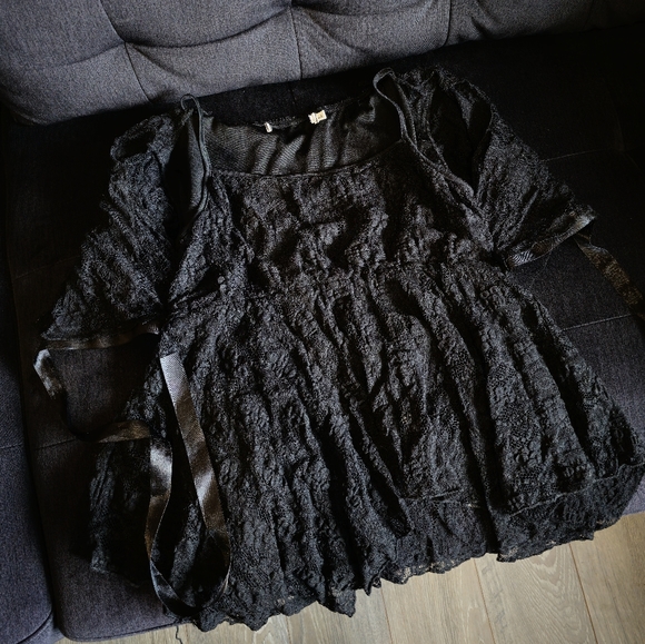 Black Lace Wrap Tie Top with Ribbon - Picture 2 of 6